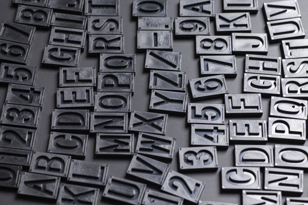 Letterpress字母表和数字背景图片下载