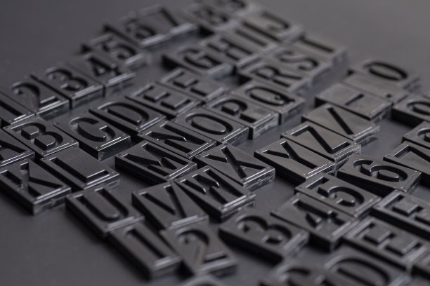 Letterpress字母表和数字背景图片下载