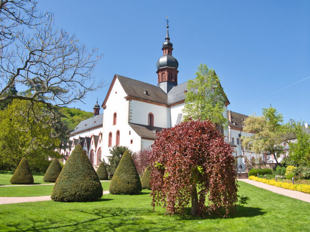 在一个美丽的春日，修道院的埃伯巴赫图片下载