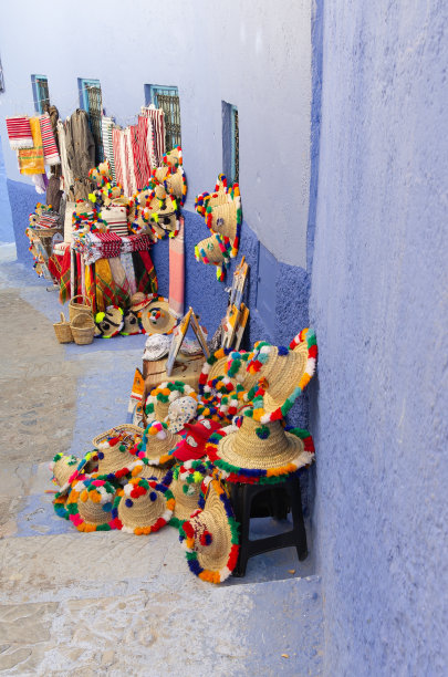 摩洛哥舍夫沙万墙上的草帽图片下载