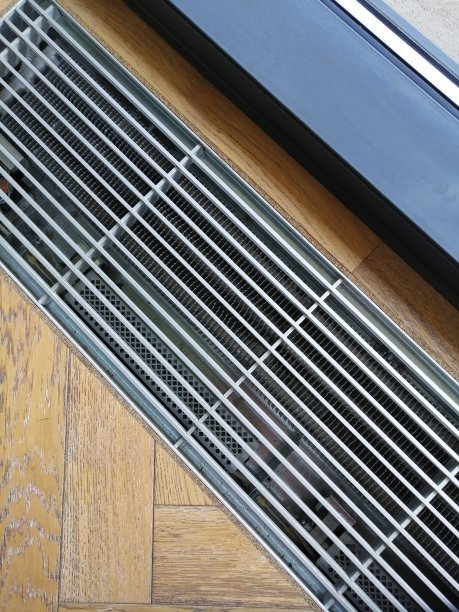 采暖格栅与通风地板在硬木地板图片下载