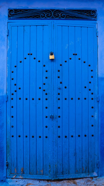 摩洛哥的舍夫沙万是一座坐落在小山上的蓝色小镇图片下载