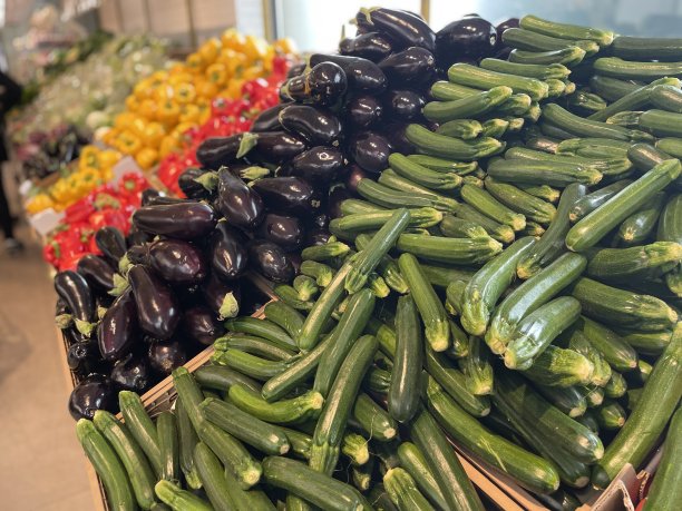 蔬菜储存查看蔬菜盒西葫芦，茄子，辣椒图片下载