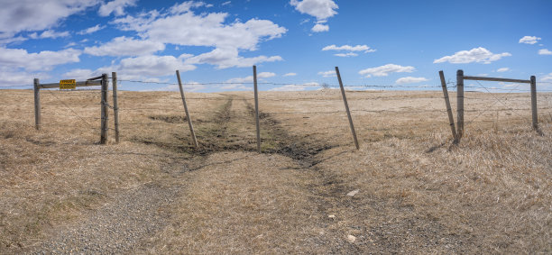 阿尔伯塔科克伦附近的步道和门图片下载