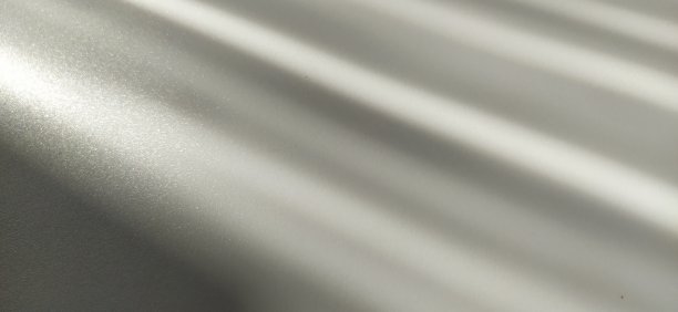 灰色条纹背景与斜光效果。光影的游戏。光线。灰色和银色的阴影，点缀着白点和闪亮的星星。从左到右的对角线图片下载