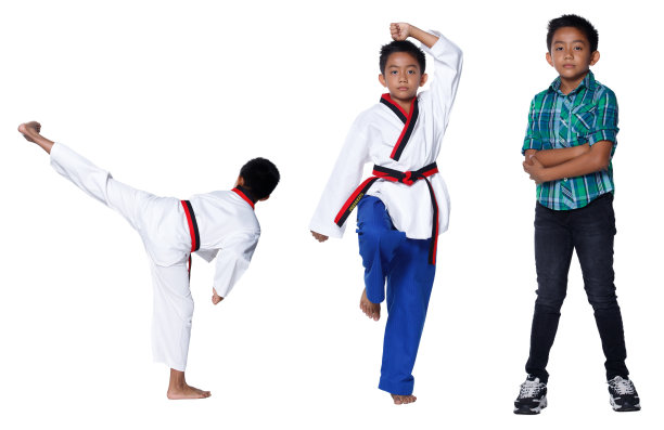 跆拳道空手道少年运动员表演传统格斗图片下载