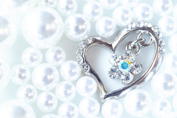 珍珠和心的背景图片下载