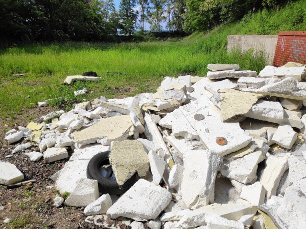 非法垃圾-聚苯乙烯泡沫塑料图片下载