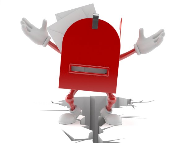 信箱人物站在龟裂的地面上图片下载