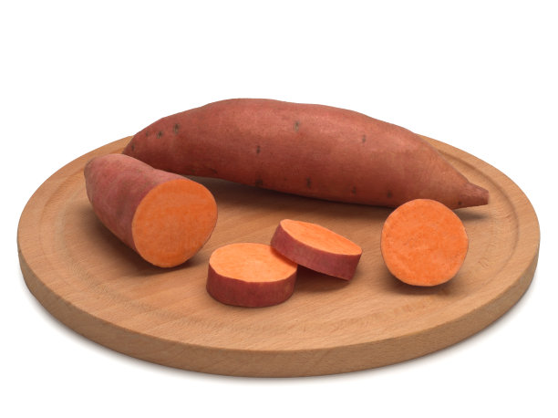 在木板上和白色的白薯上图片下载