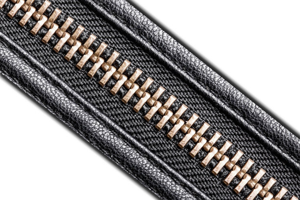 金属拉链。黑色皮夹克孤立在白色。图片下载