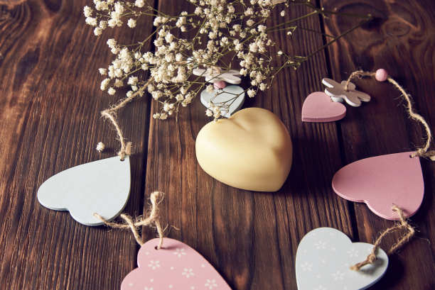 一种心形的有机手工肥皂。图片下载