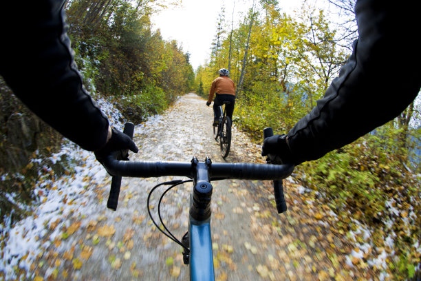 不列颠哥伦比亚省十月砾石自行车骑行图片下载