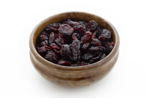 木碗里的蓝莓干。干燥的水果。图片下载