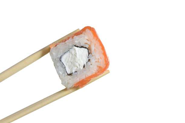 筷子夹着三文鱼寿司卷图片下载