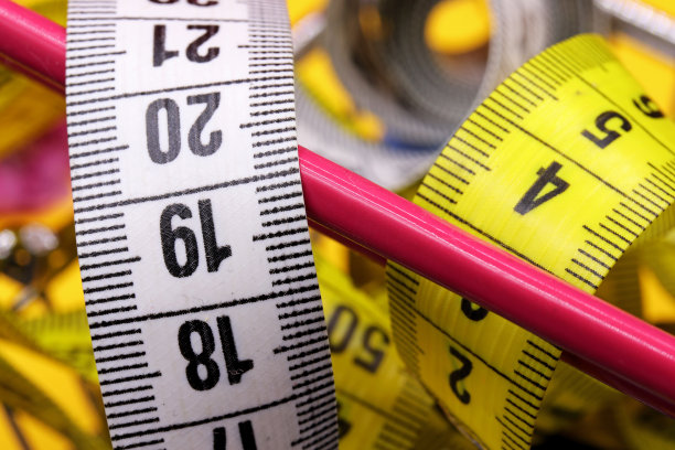 饮食观念用卷尺和花图片下载