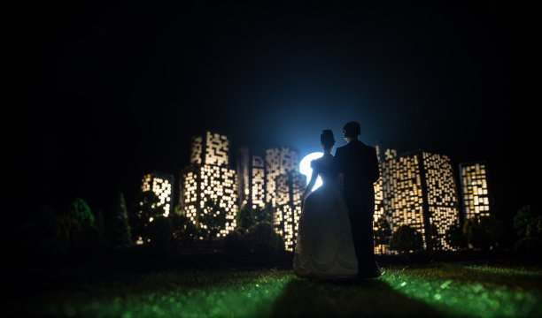 卡通风格的城市建筑。现实的城市建筑微缩灯。背景。图片下载