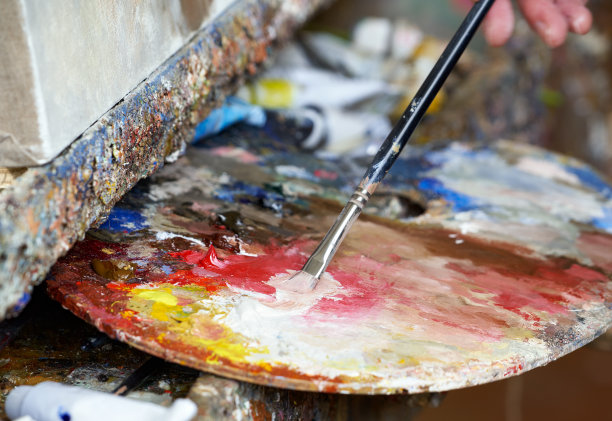 挪威奥斯陆，艺术家的调色板和画架工作室图片下载