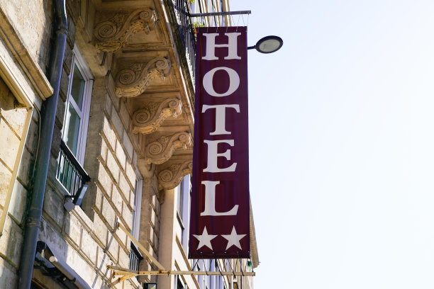 旅游城市的酒店灯光标志文字和两星级建筑图片下载