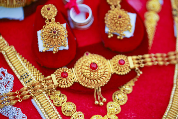 美丽的印度传统项链和珠宝。新新娘图片下载
