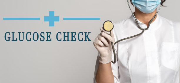 葡萄糖检查-概念文本在灰色背景。旁边是一个带听诊器的医生的剪影图片下载