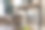 在家工作的妇女穿着腰部以上和睡裤图片下载