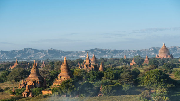 缅甸老蒲甘的古代佛教寺庙图片下载