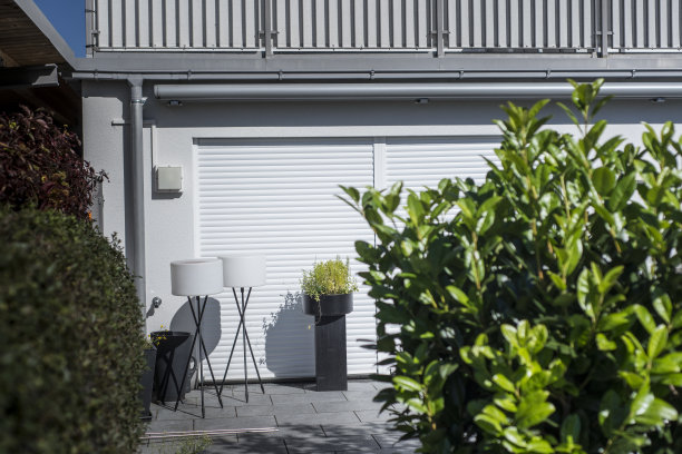 新式设计房屋的现代窗户图片下载