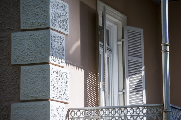 新式设计房屋的现代窗户图片下载