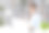 一个快乐的年轻女性自由职业者在家用笔记本电脑工作的肖像。女学生在家远程学习。图片下载