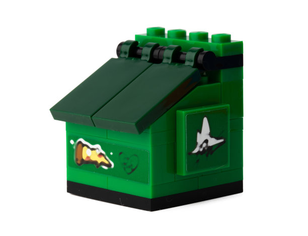 绿色塑料玩具垃圾桶隔离白色图片下载