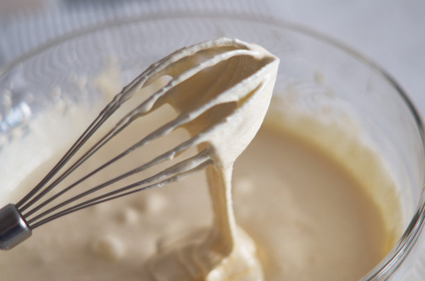 近距离搅拌鲜奶油图片下载