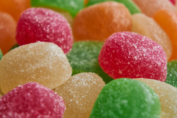 红色、绿色、黄色和橙色的果酱片合在一起图片下载