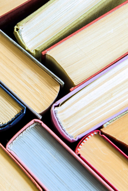 一堆五颜六色的书图片下载