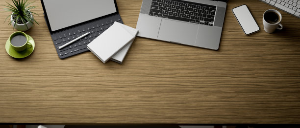 3D渲染，木桌与数字平板电脑，笔记本电脑，智能手机和用品，俯视图，3D插图图片下载