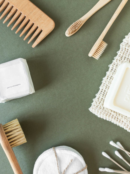 香皂、干洗香波、棉签、木刷、牙刷，为女性肌肤提供零浪费护理图片下载
