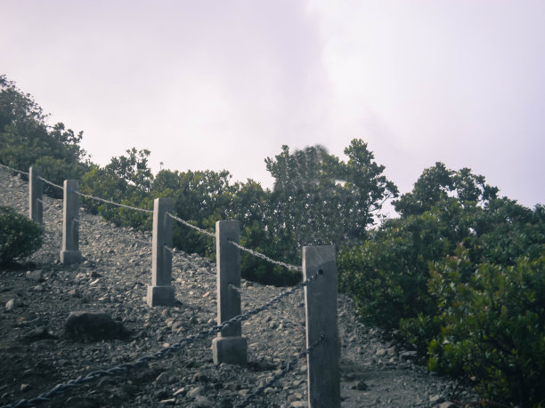 四周群山景色优美图片下载