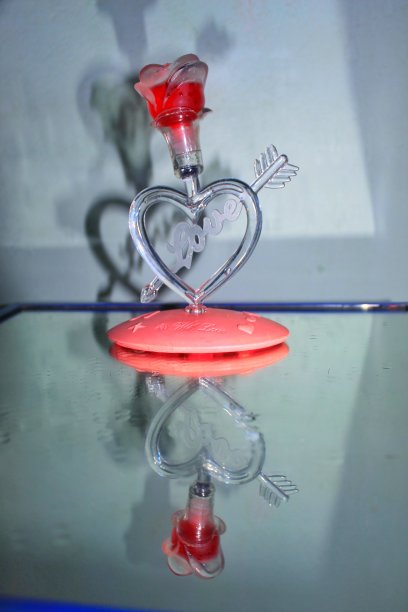 mandvi-kuch gujrat,印度。美丽的礼物和礼物是玻璃材料在爱的世界和美好的花这是礼物身体只有玻璃材料。图片下载