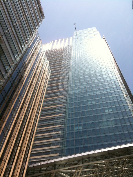 市中心的塔图片下载