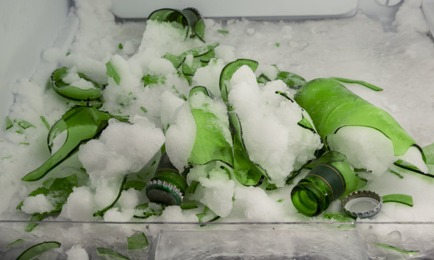 破碎的苏打玻璃图片下载