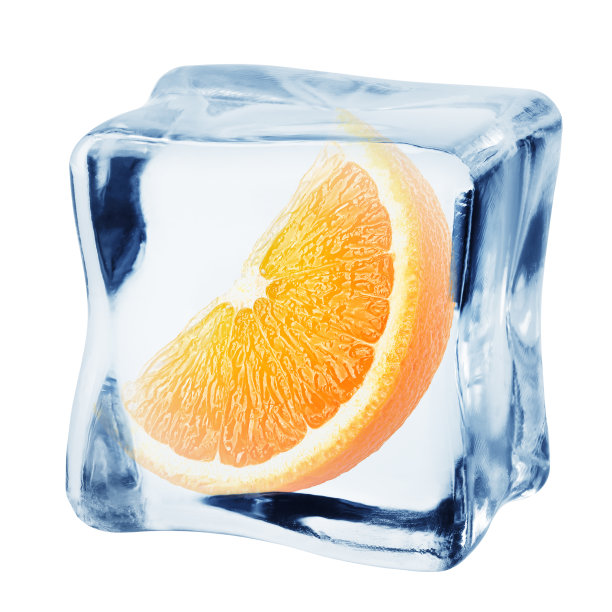 橙色的冰块，孤立的白色背景，裁剪路径，全景深图片下载