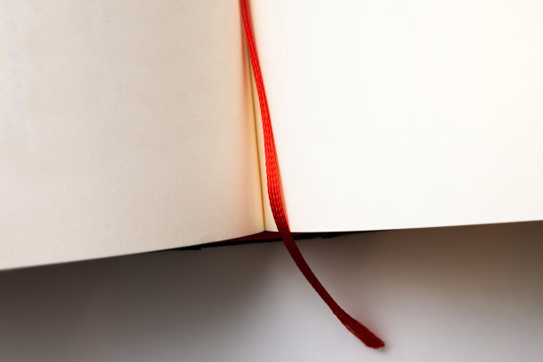 一本带红丝带书签的空白书图片下载