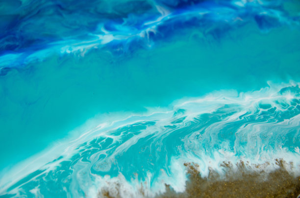 环氧树脂的艺术。模仿大海。海泡石。现代时尚的爱好。宏观照片图片下载