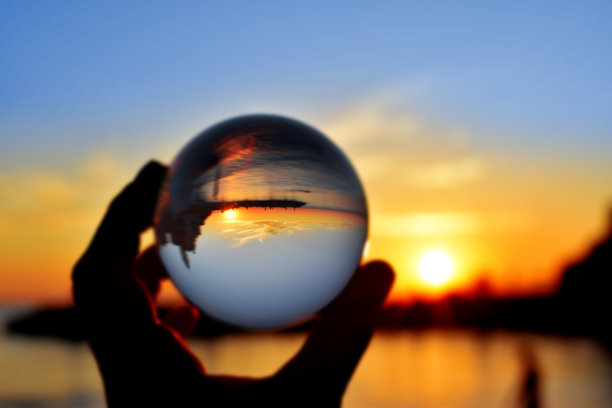 通过透镜的眼睛看到的海洋景观图片下载