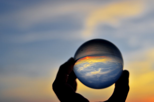 通过透镜的眼睛看到的海洋景观图片下载