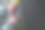 黑色的桌子上放着几块冰上的浆果冰淇淋球。顶视图,特写图片下载