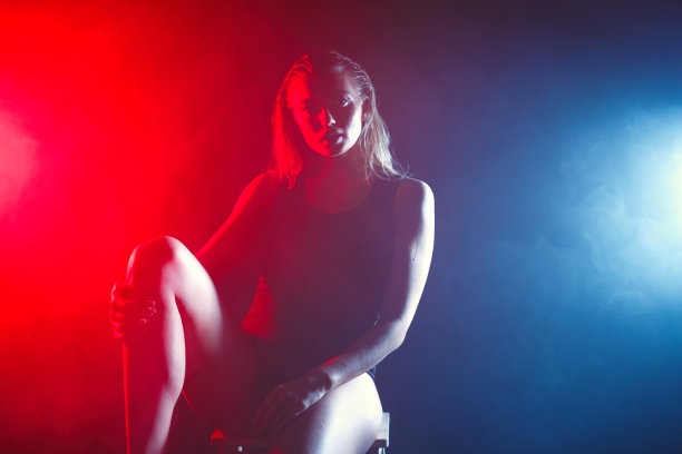 一个美丽的时装模特的艺术肖像图片下载