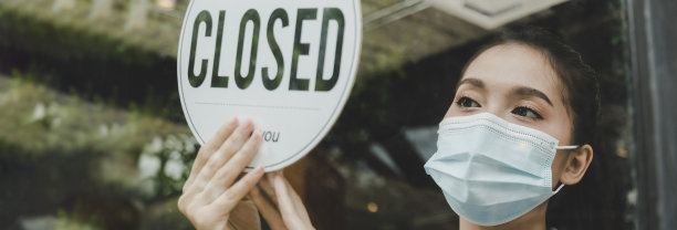 宽横幅。咖啡馆、餐厅、外卖、食品和饮料概念在冠状病毒检疫结束后关闭指示牌重新开放图片下载