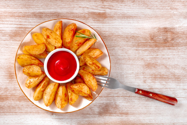 烤土豆角头顶平躺拍摄与文字的地方图片下载