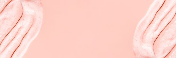 粉色背景上的磨砂膏或沐浴露的质地。图片下载